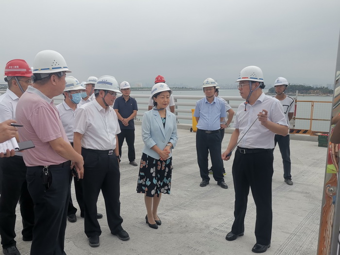 0907【工程公司】省委、省政府領(lǐng)導調研翔安大橋項目建設情況1_調整大小.jpg